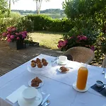 Les Eaux Qui Rient Bed and Breakfast Sanguinet