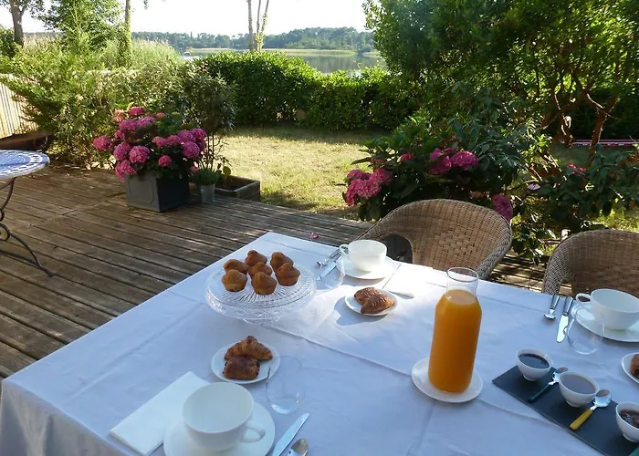 Les Eaux Qui Rient לינה וארוחת בוקר סנגווינה