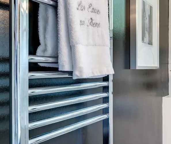 Les Eaux Qui Rient 3* סנגווינה