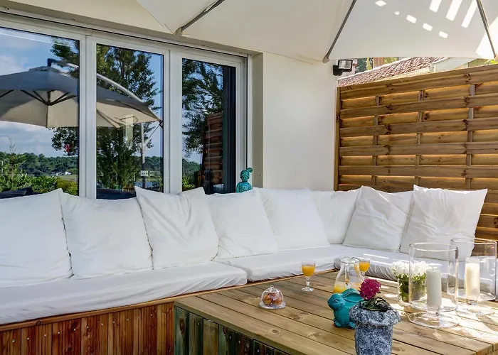 לינה וארוחת בוקר Les Eaux Qui Rient 3*